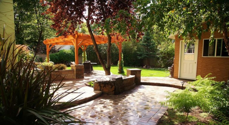 Cedar Pergola | B. Rocke Landscaping | Winnipeg, Manitoba