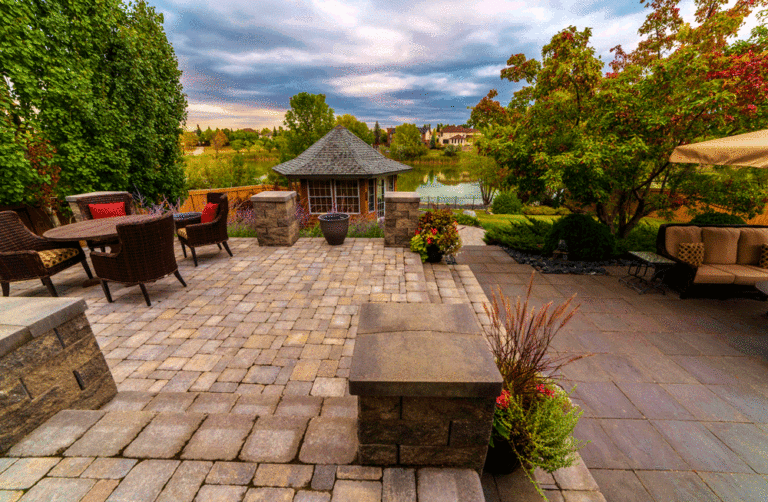 Dining Patio | B. Rocke Landscaping | Winnipeg, Manitoba